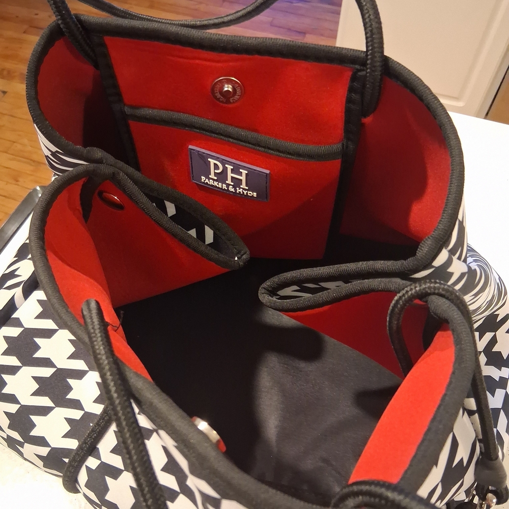 Elegant Houndstooth Tote with Red Interior - Picture 5 of 6